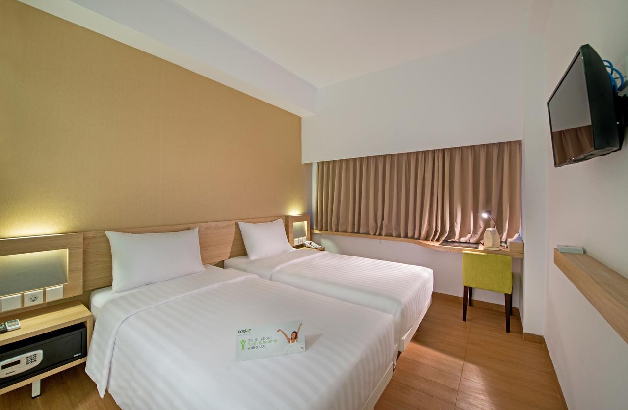 Whiz Prime Hotel Megamas Manado Exterior foto